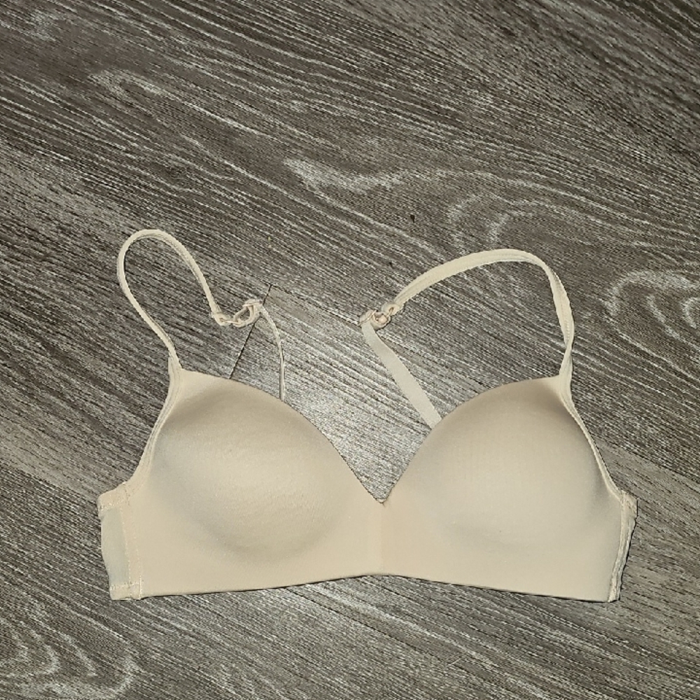Calvin Klein Womens Nude/cream Colored Bra. Sz 32A. Great Condition!!
